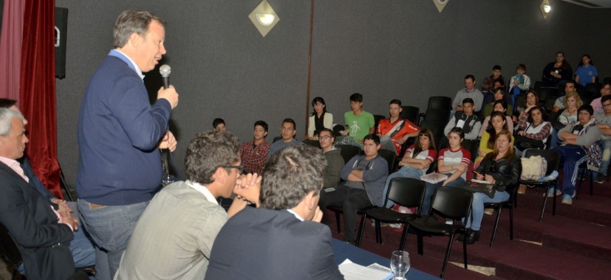 Cascallares lanzó el concurso “jóvenes innovando” para estudiantes secundarios de Brown