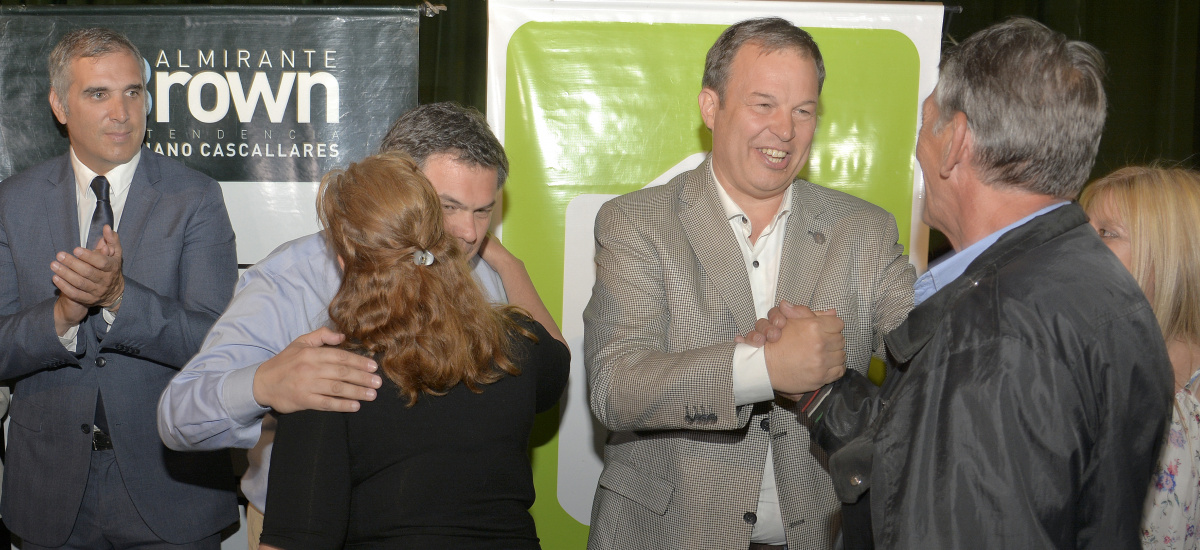 Cascallares encabezó la firma y entrega de 270 escrituras para los vecinos de Don Orione