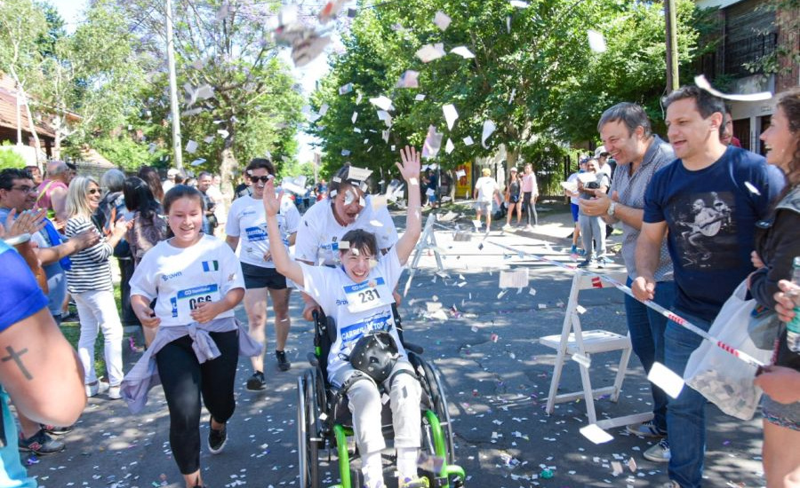 Multitudinario festival del día de las personas con discapacidad en Alte Brown