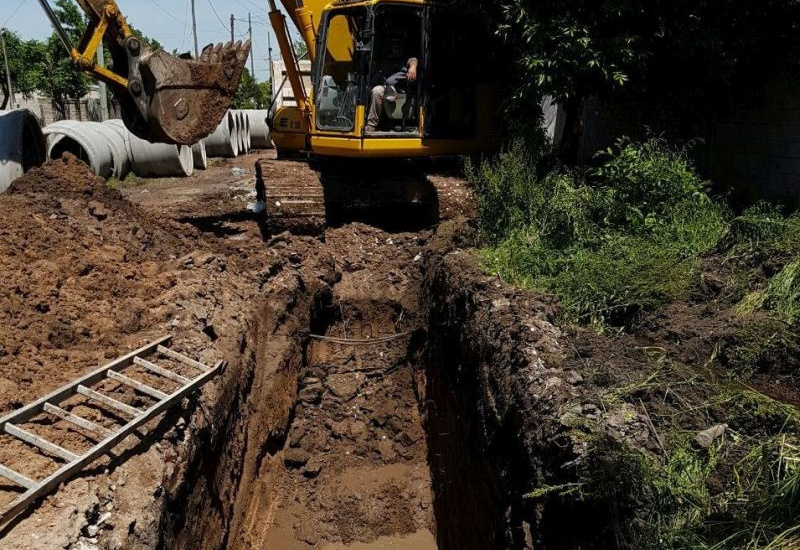 Avanza la pavimentación de Laprida y construyen desagües complementarios