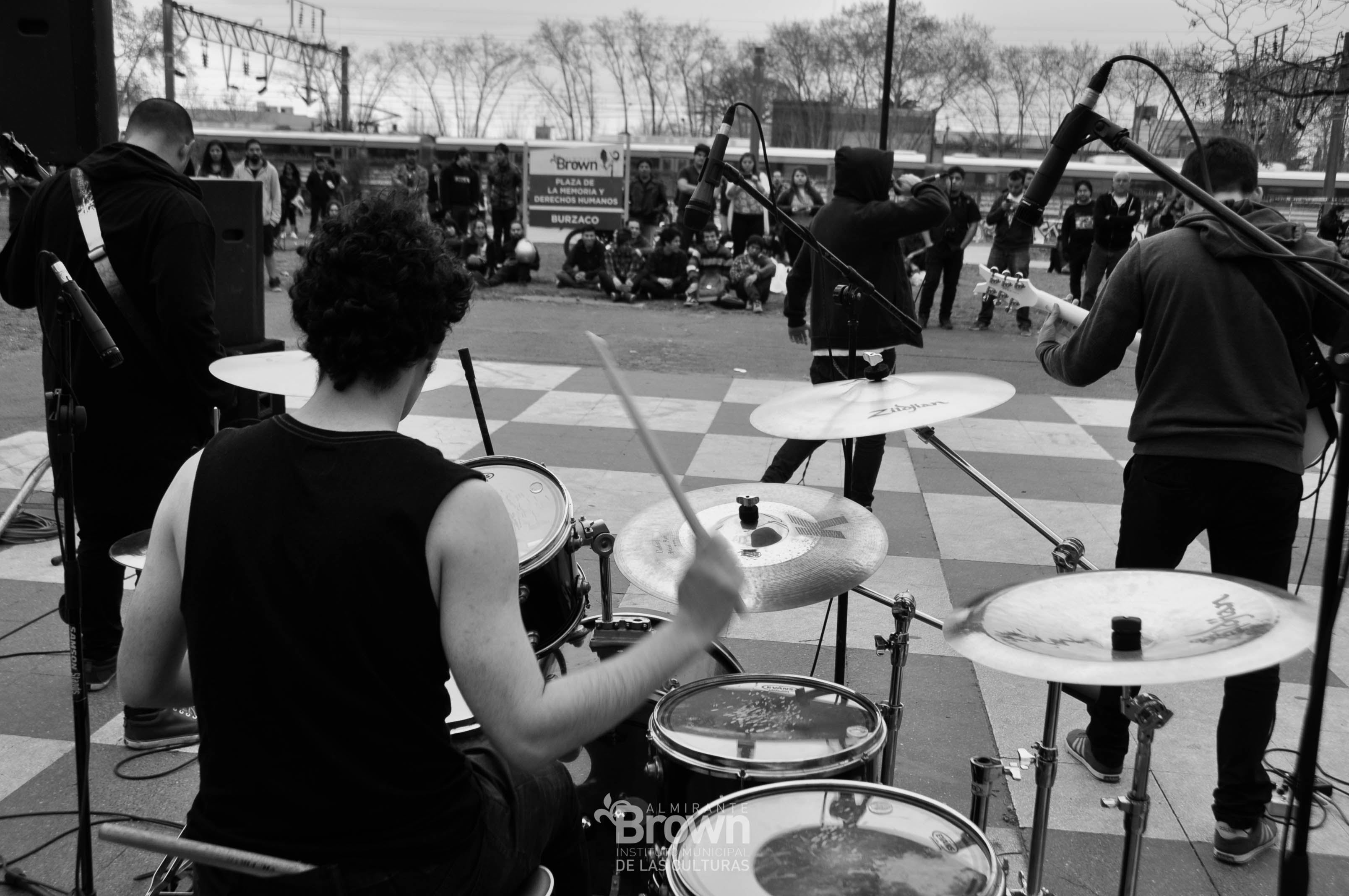 FESTIVAL HEAVY EN EL PLAYON DE LA ESTACION BURZACO