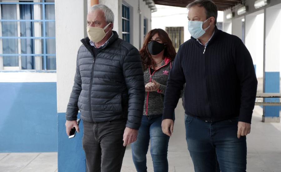 Cascallares visitó obras en dos escuelas de San José