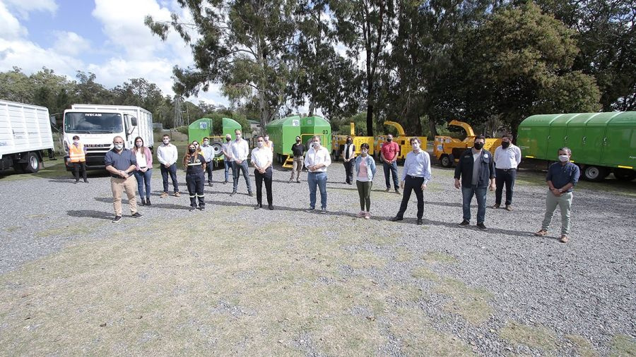 Cascallares y Cabandié entregaron equipamiento para fortalecer la gestión de residuos de Alte Brown