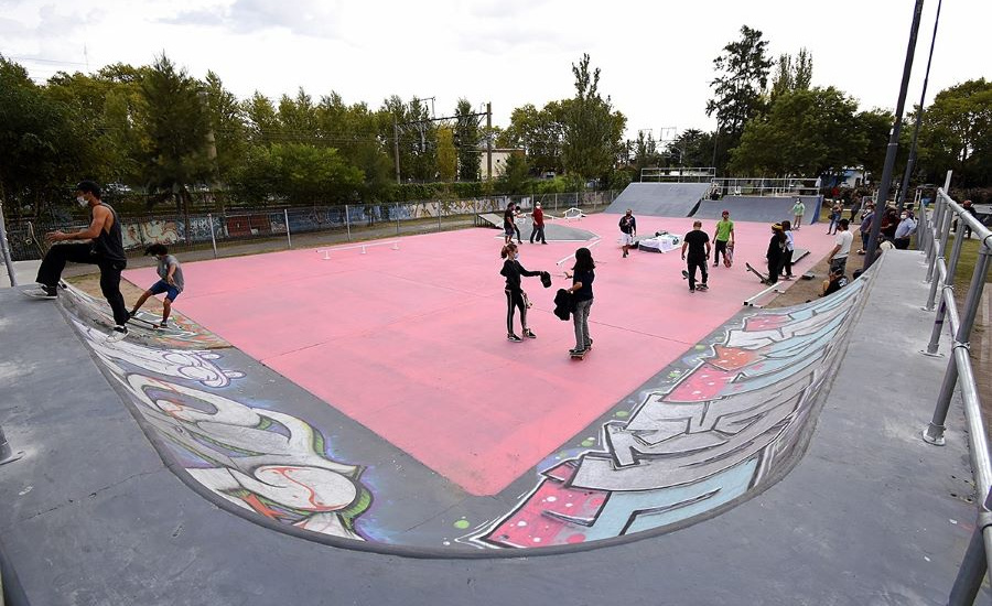 El municipio renovó la plaza Delguy e inauguró el nuevo skatepark de Burzaco