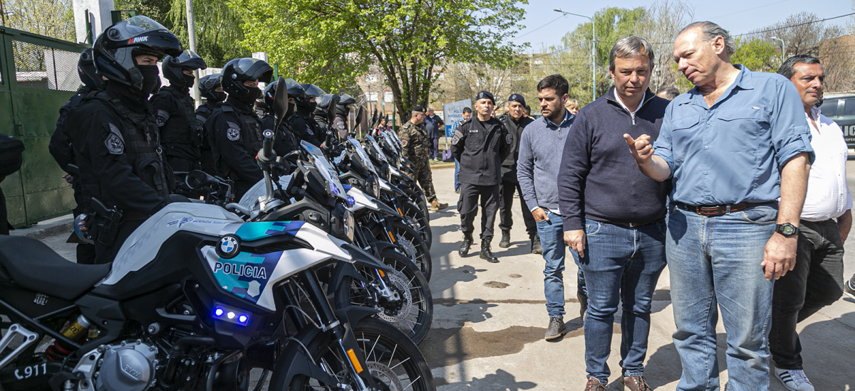 Berni, Cascallares y Fabiani pusieron en funciones dos nuevas bases policiales en Almirante Brown