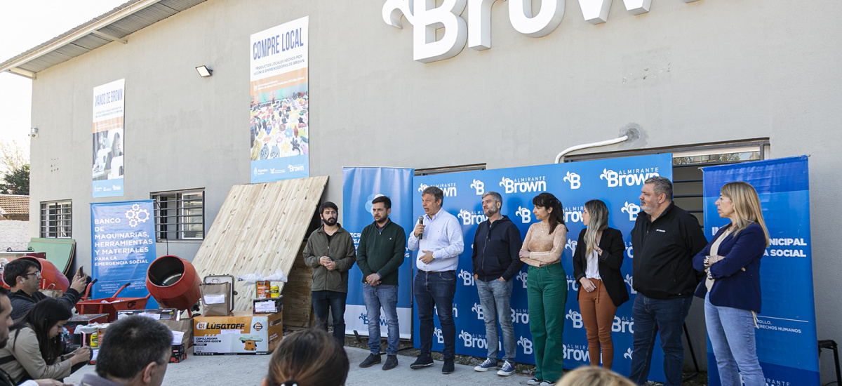 Zabaleta, Cascallares y Fabiani entregaron maquinarias y microcréditos a emprendedores brownianos