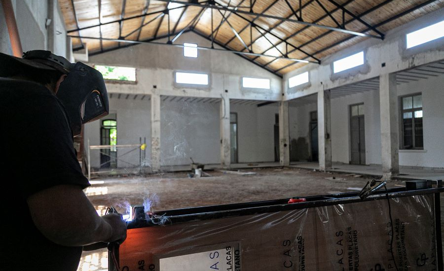 Construyen aulas, talleres y un auditorio en la Escuela Técnica N° 5 de Calzada
