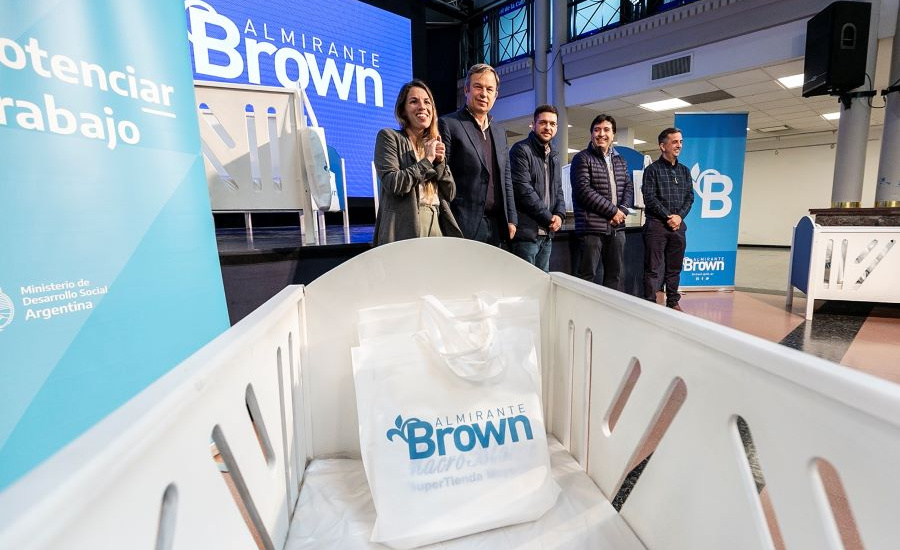 Avanza a todo ritmo la entrega de cunas y ajuares en Alte Brown