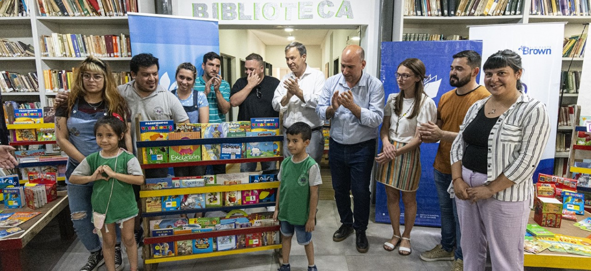 Entregaron libros y bibliotecas a jardines comunitarios de Almirante Brown