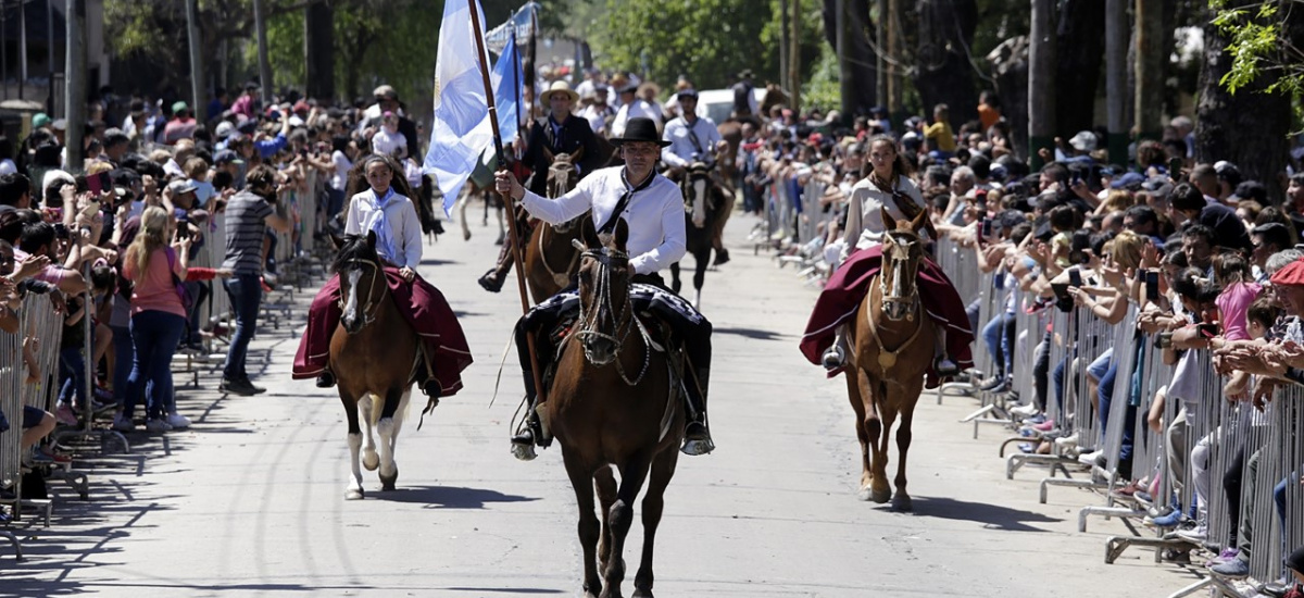 Almirante Brown celebra el Día de la Soberanía y la Tradición con desfile patrio en Ministro Rivadavia