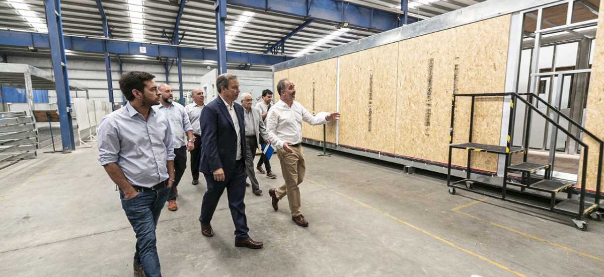 Cascallares y Fabiani recorrieron una industria que sigue potenciando su producción en Alte Brown